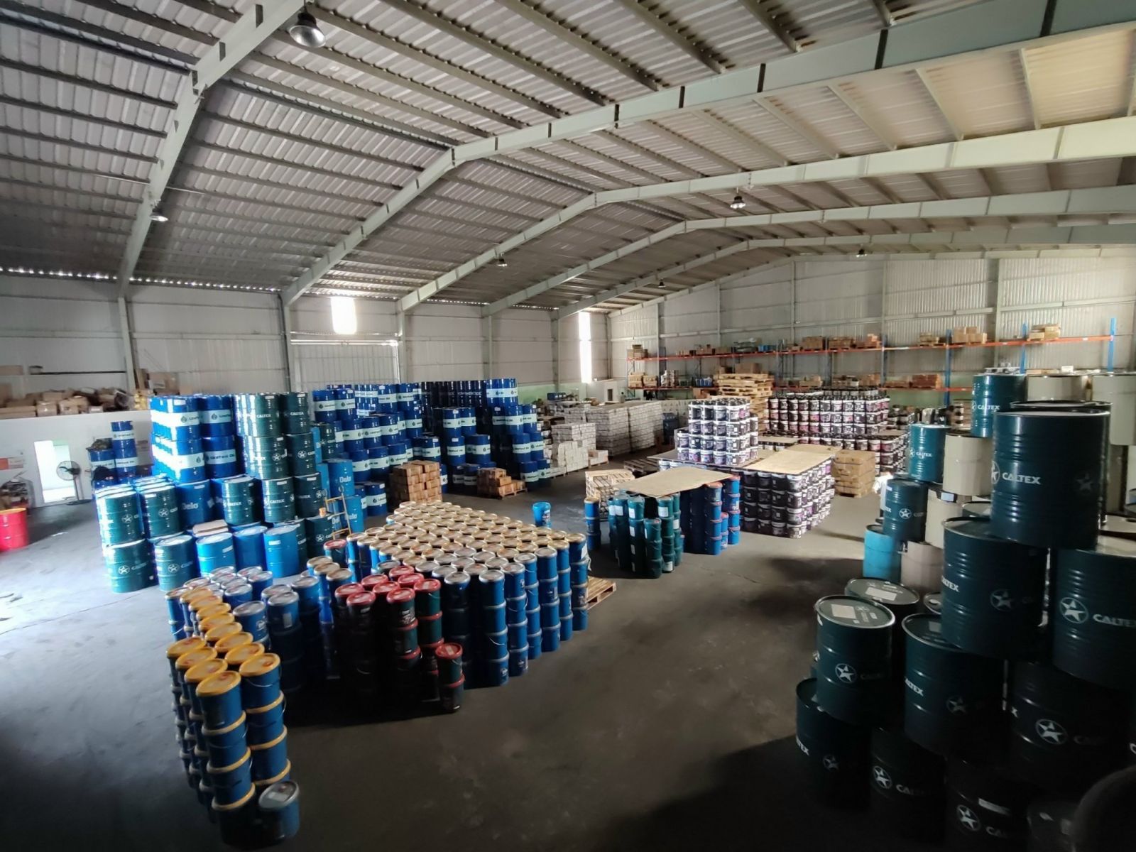 kho-hang-dau-nhot-cong-ty-an-phu-duc